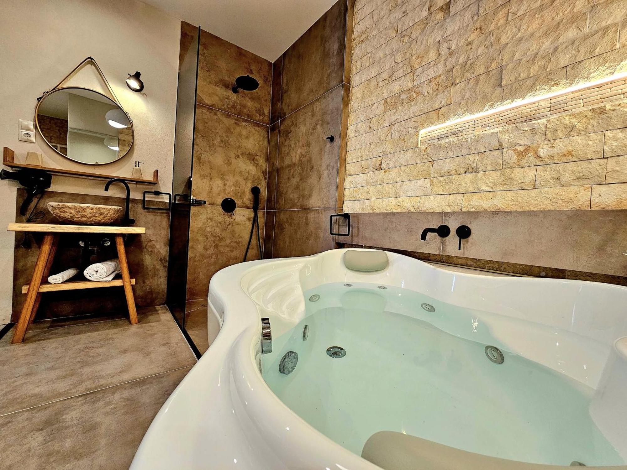 Golden City Center Suites Rhodes City Ngoại thất bức ảnh