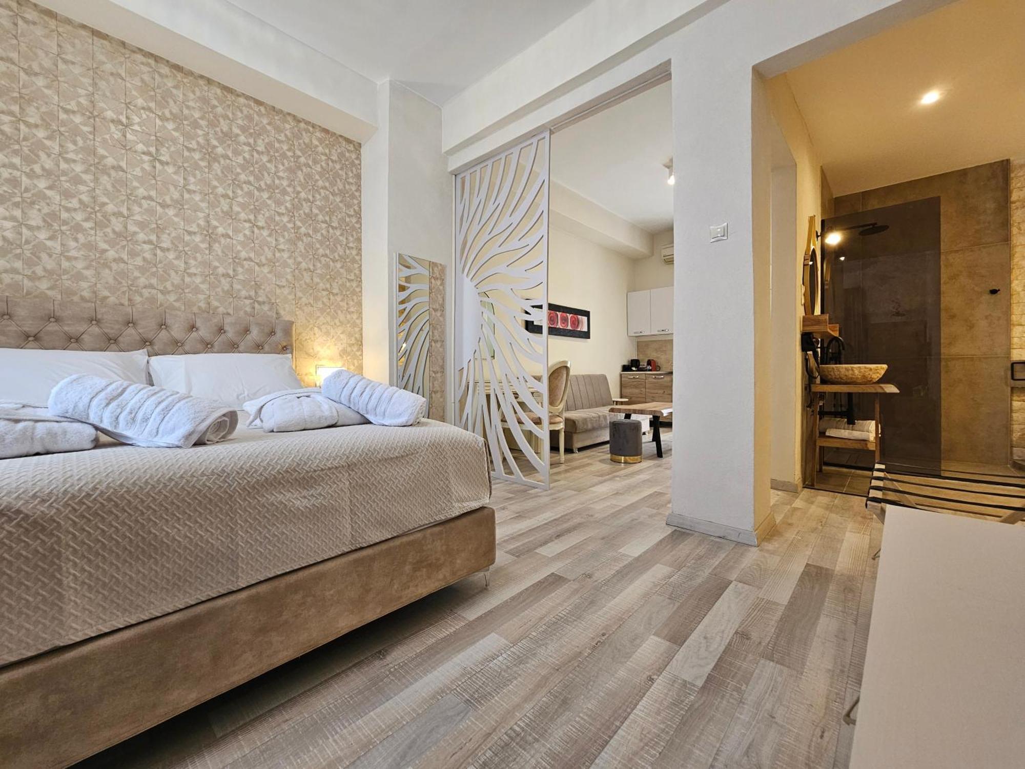 Golden City Center Suites Rhodes City Ngoại thất bức ảnh
