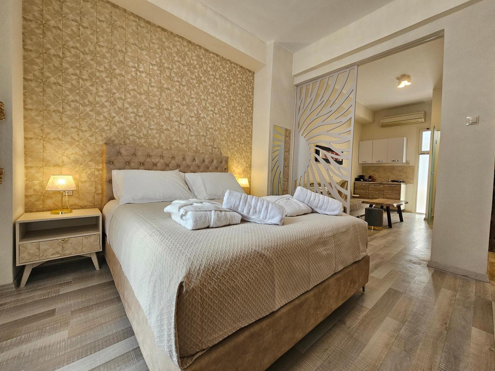 Golden City Center Suites Rhodes City Ngoại thất bức ảnh