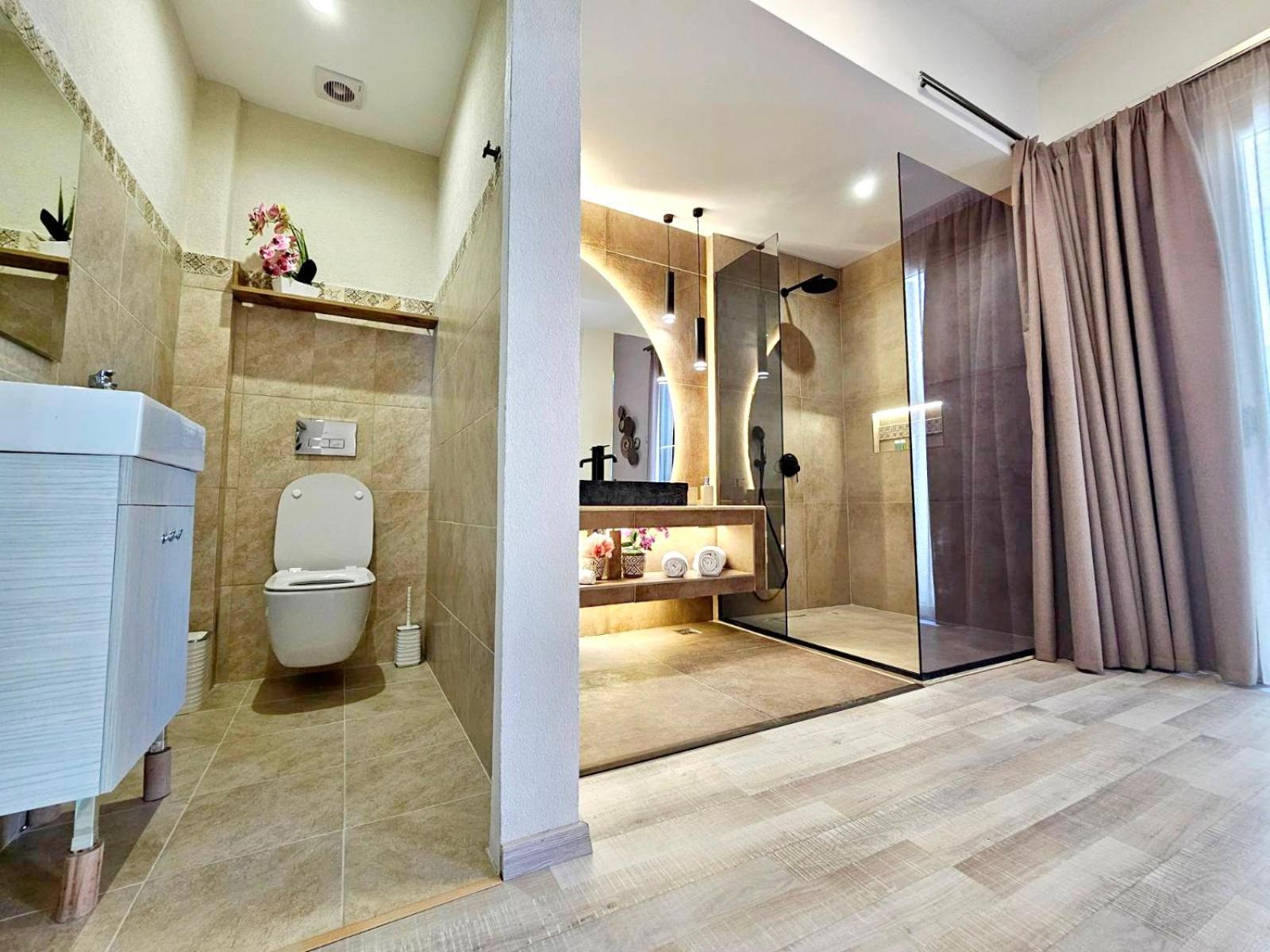 Golden City Center Suites Rhodes City Ngoại thất bức ảnh