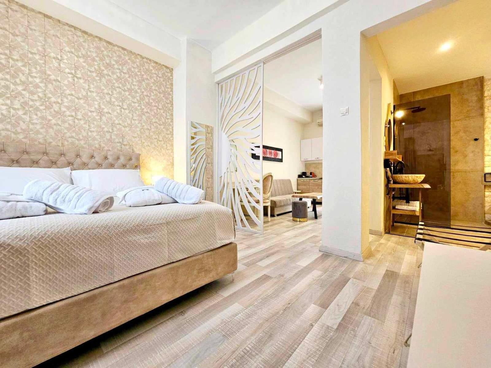 Golden City Center Suites Rhodes City Ngoại thất bức ảnh