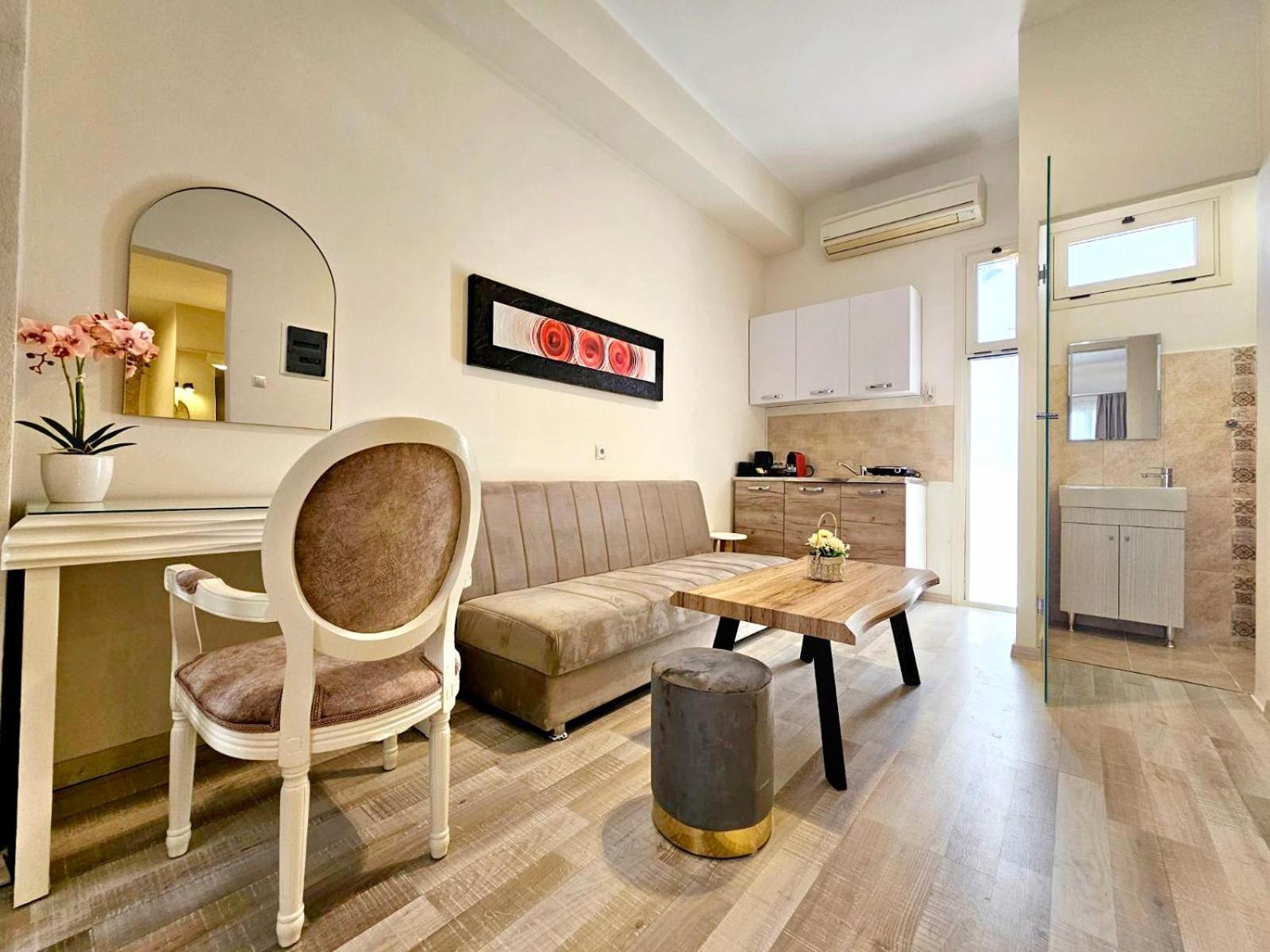 Golden City Center Suites Rhodes City Ngoại thất bức ảnh