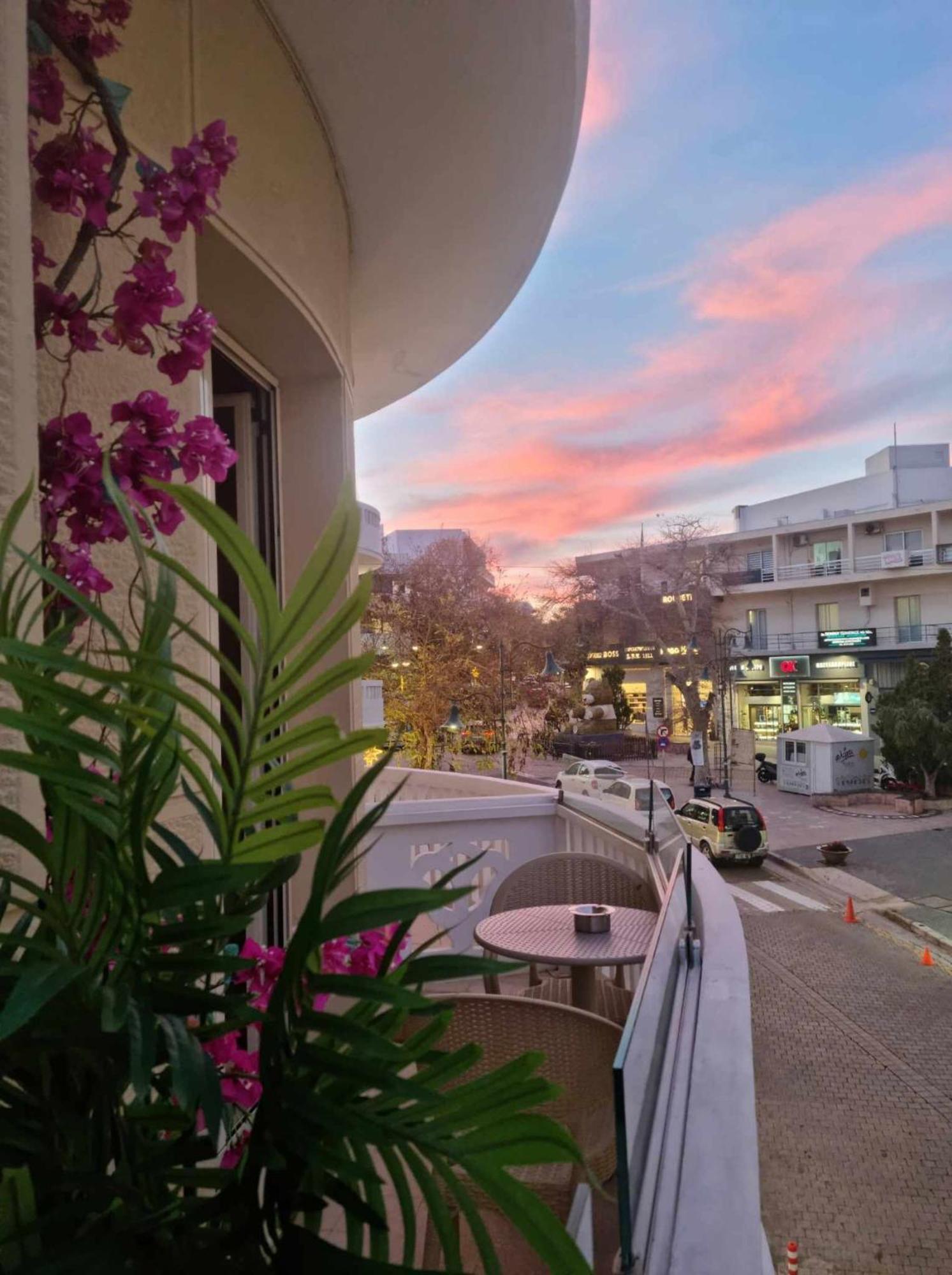 Golden City Center Suites Rhodes City Ngoại thất bức ảnh